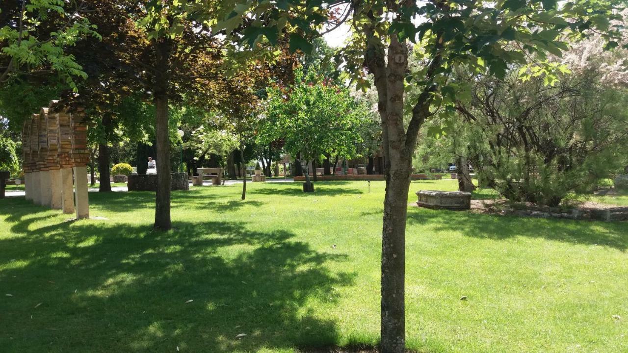Centro San Viator Hostel Valladolid Exterior photo