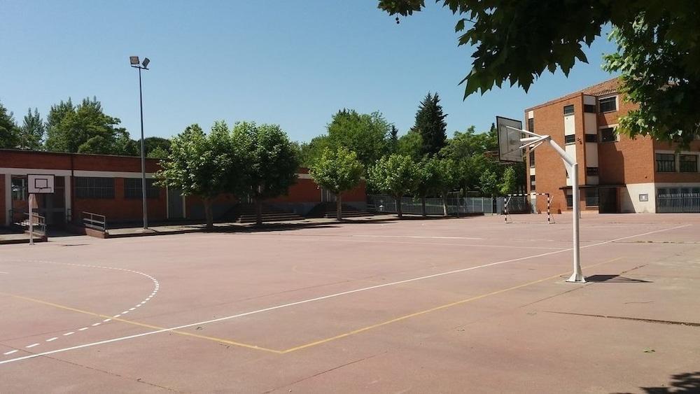 Centro San Viator Hostel Valladolid Exterior photo